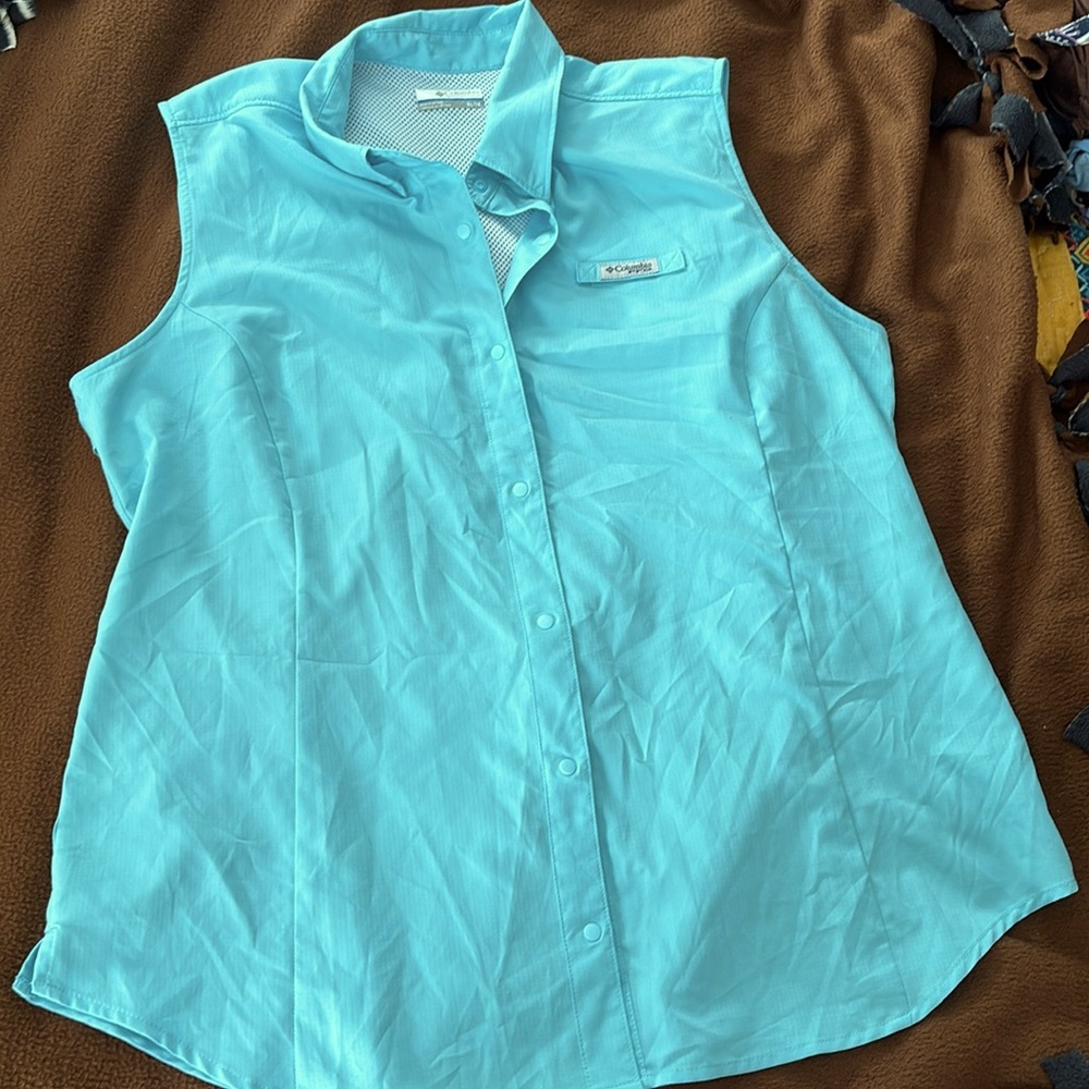 Columbia tamiami shirt. Dri fit material. Light turquoise. Size XL
